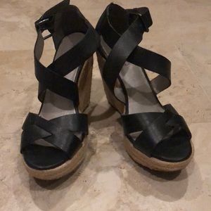 Black wedges